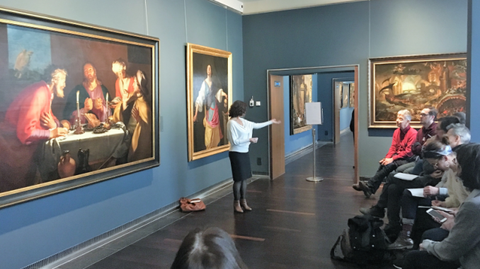 photographie d'un groupe de visiteurs lors d'une visite en pleine conscience au musée Old masters à Bruxelles