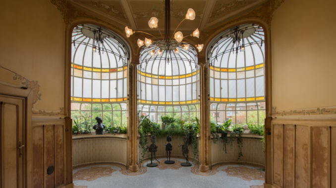 Photographie d'une verrière de l'Hôtel Max Hallet à Bruxelles