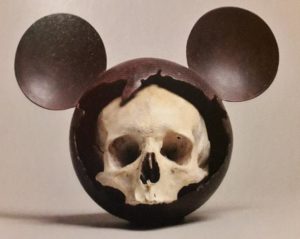 Nicolas Rubinstein, “Mickey is also a rat” Mickey Fucky, 2010, 48 x 39 x 24 cm, bronze original peint et vernis, 2017. © photo: Fabrice Bertin Maghit.