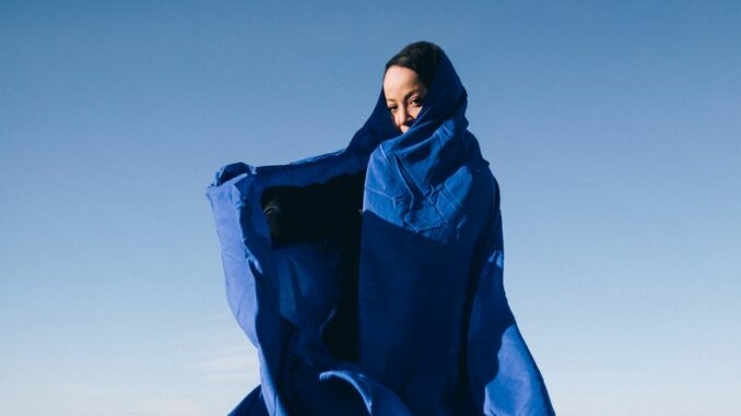 Élodie Rama - Constellations (Official video) Élodie Rama - Constellations (Official video)